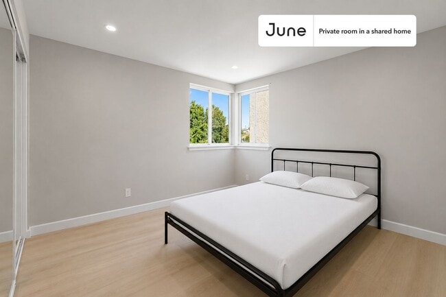 Building Photo - Room in Shared 5 bed/5 bath home in Boyle Heights