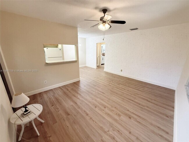 Photo - 216 SW 10th St Unidad 2