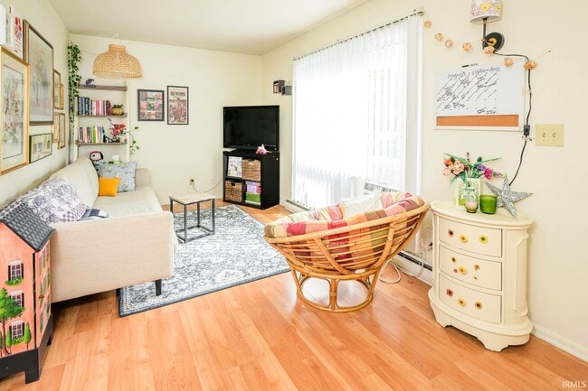 411 E 8th St Unit 7