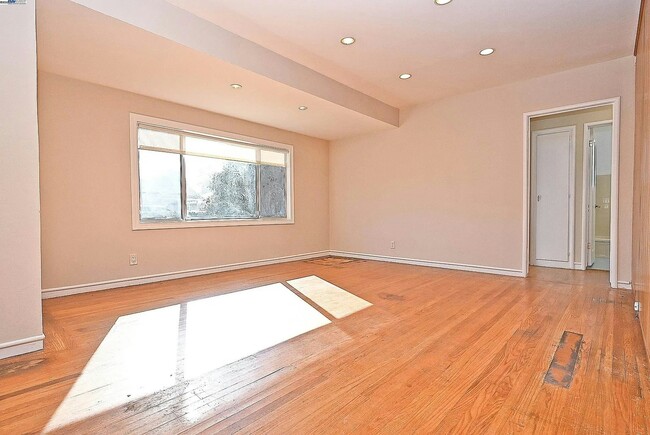 Photo - 314 Sparling Dr