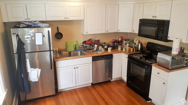 Building Photo - 45 Vernon St Unit 2 Rental