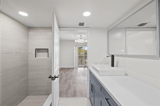 Photo - 470 S Park Rd Unit 7-307