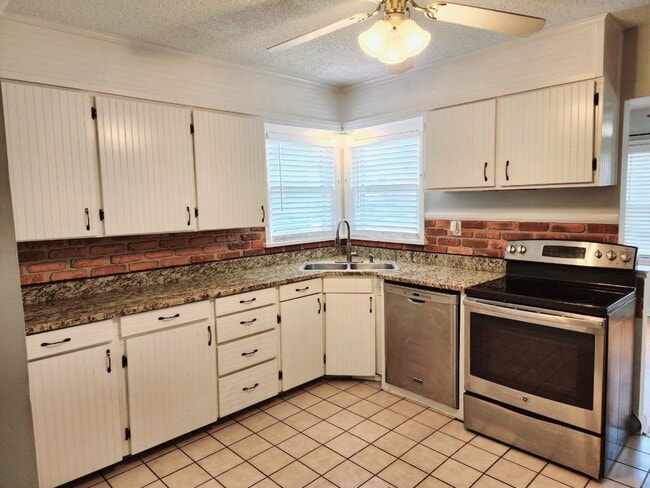 Photo - Charming Bunglow in Delaware Neighborhood Close To MSU & Mercy Hospital