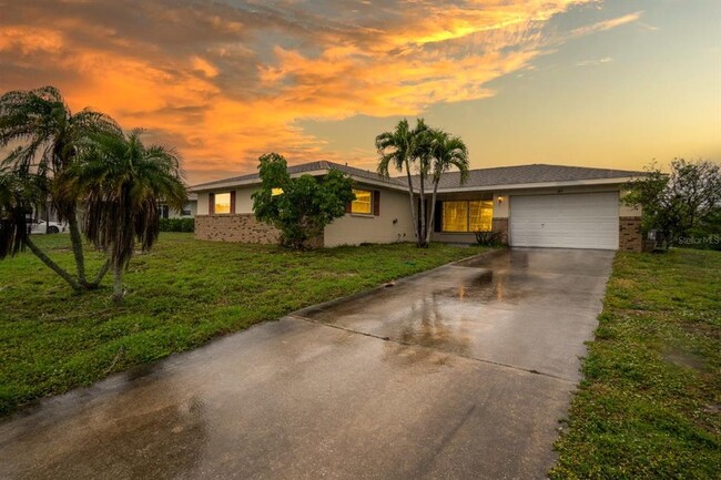 Photo - 1311 Cambridge Dr House