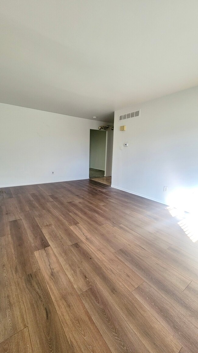 Photo - 9 E Stewart Ave Unit B