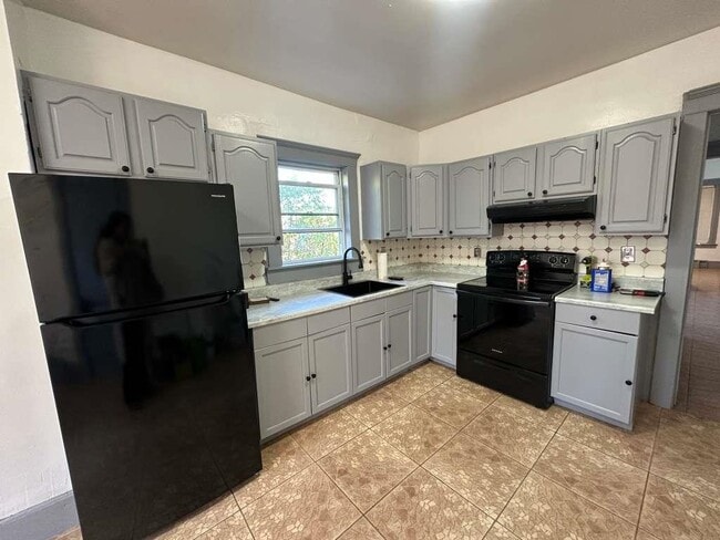 Building Photo - 1117 51st St Rental