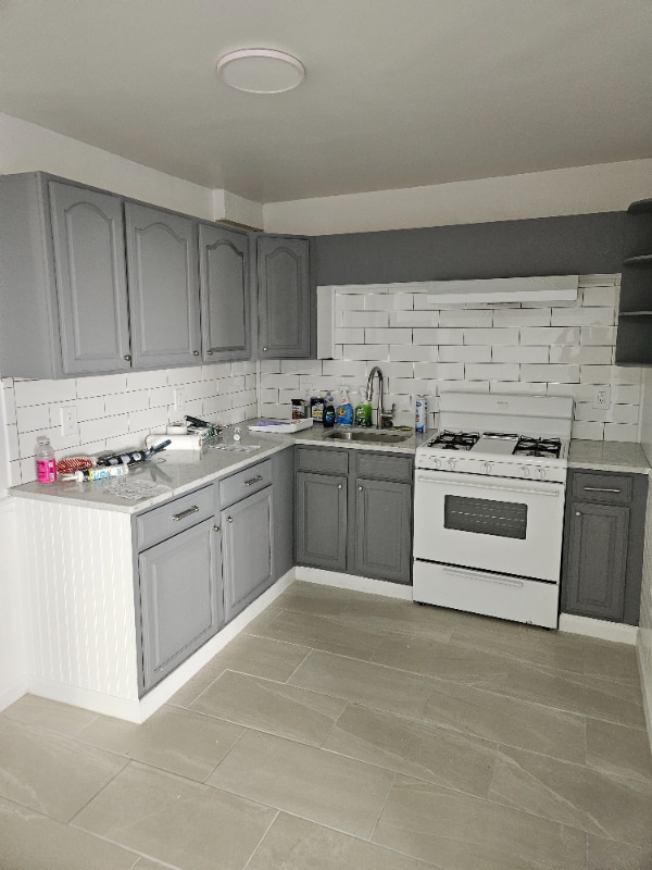 Building Photo - 182 Henry St Rental