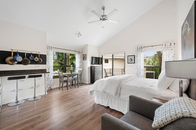 Photo - 11863 Wimbledon Cir Unit 543