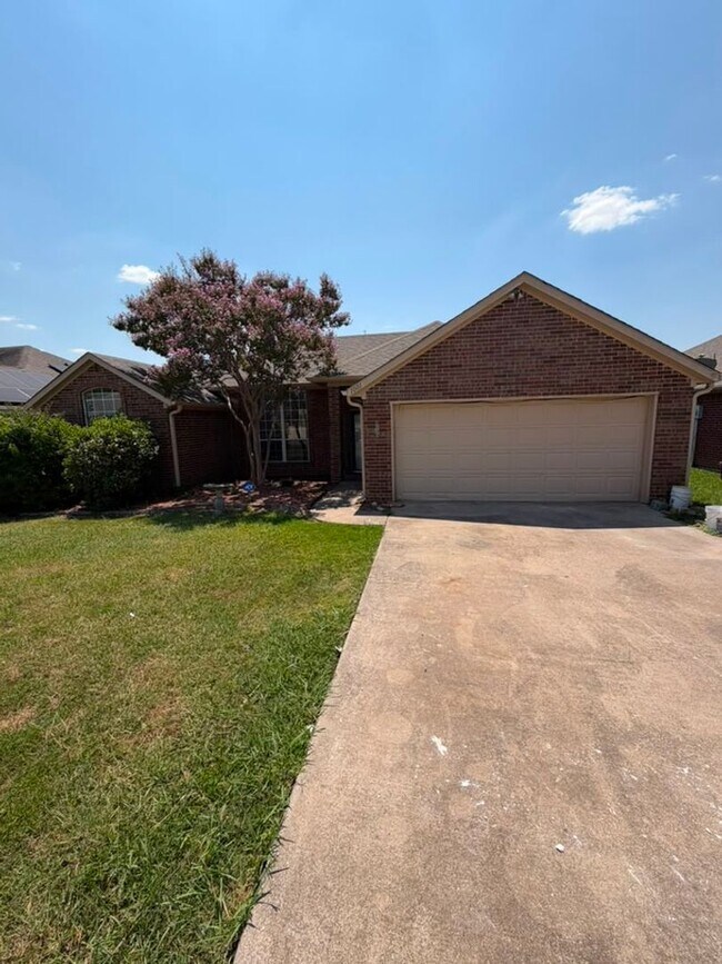 Photo - 1001 Brookhaven Dr