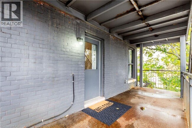 Photo - 144 Wellington St N Unit 2