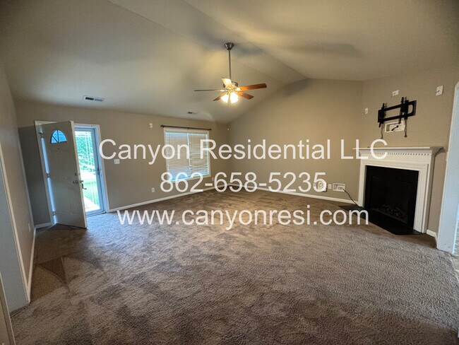 Photo - 567 Broad Dr