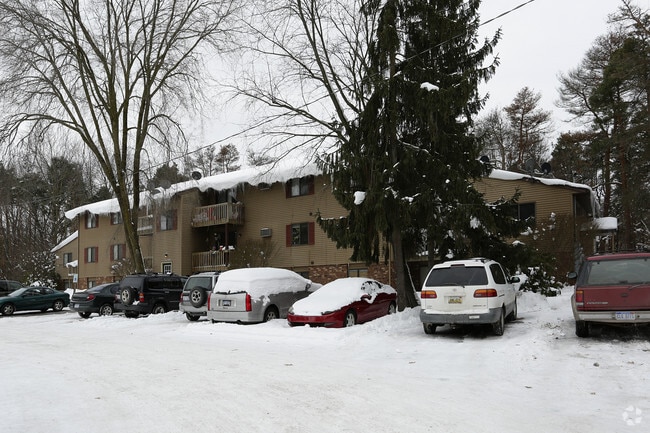 Photo - Pinewood Apartments