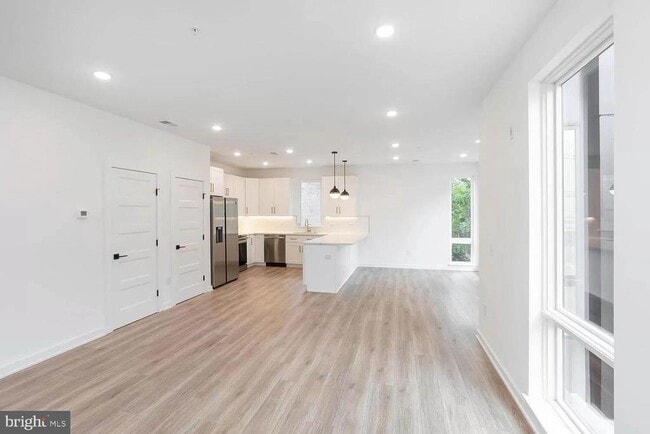 Photo - 719 N 16th St