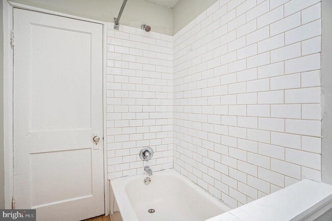 Building Photo - 404 E Jefferson St Rental