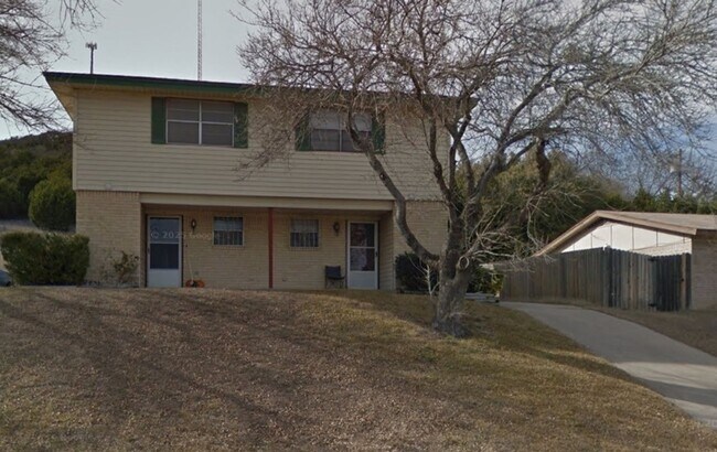 Building Photo - 901 Dryden Ave Unit B