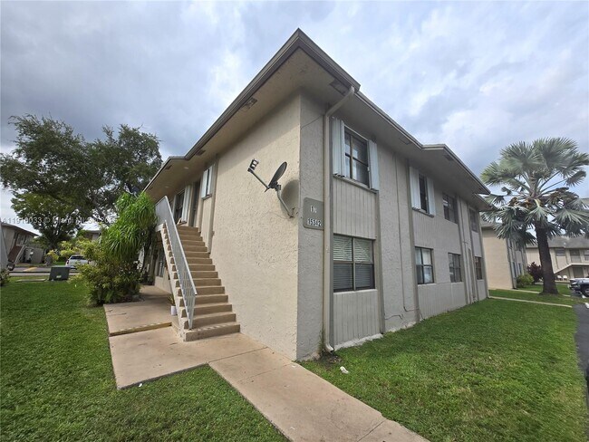 Building Photo - 15342 SW 72nd St Unit 17-22
