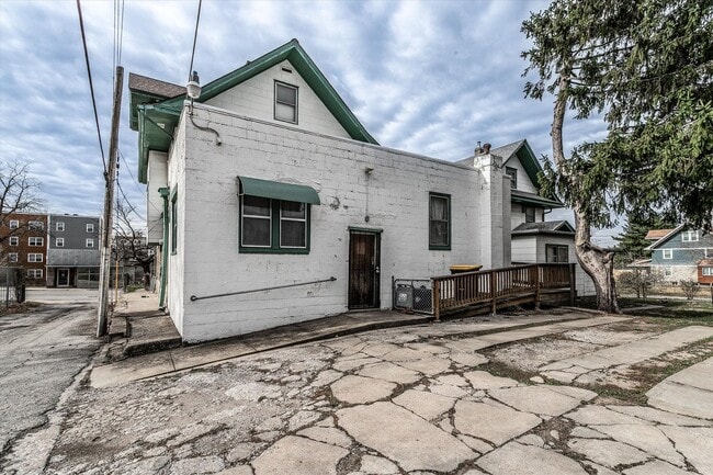 Photo - 912 E 31st St