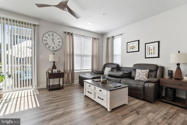 Photo - 6882 Barrowfield Pl