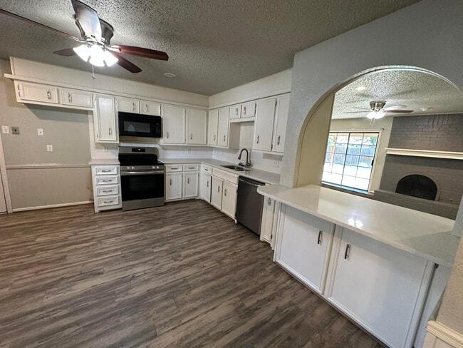 Photo - 4804 71st St