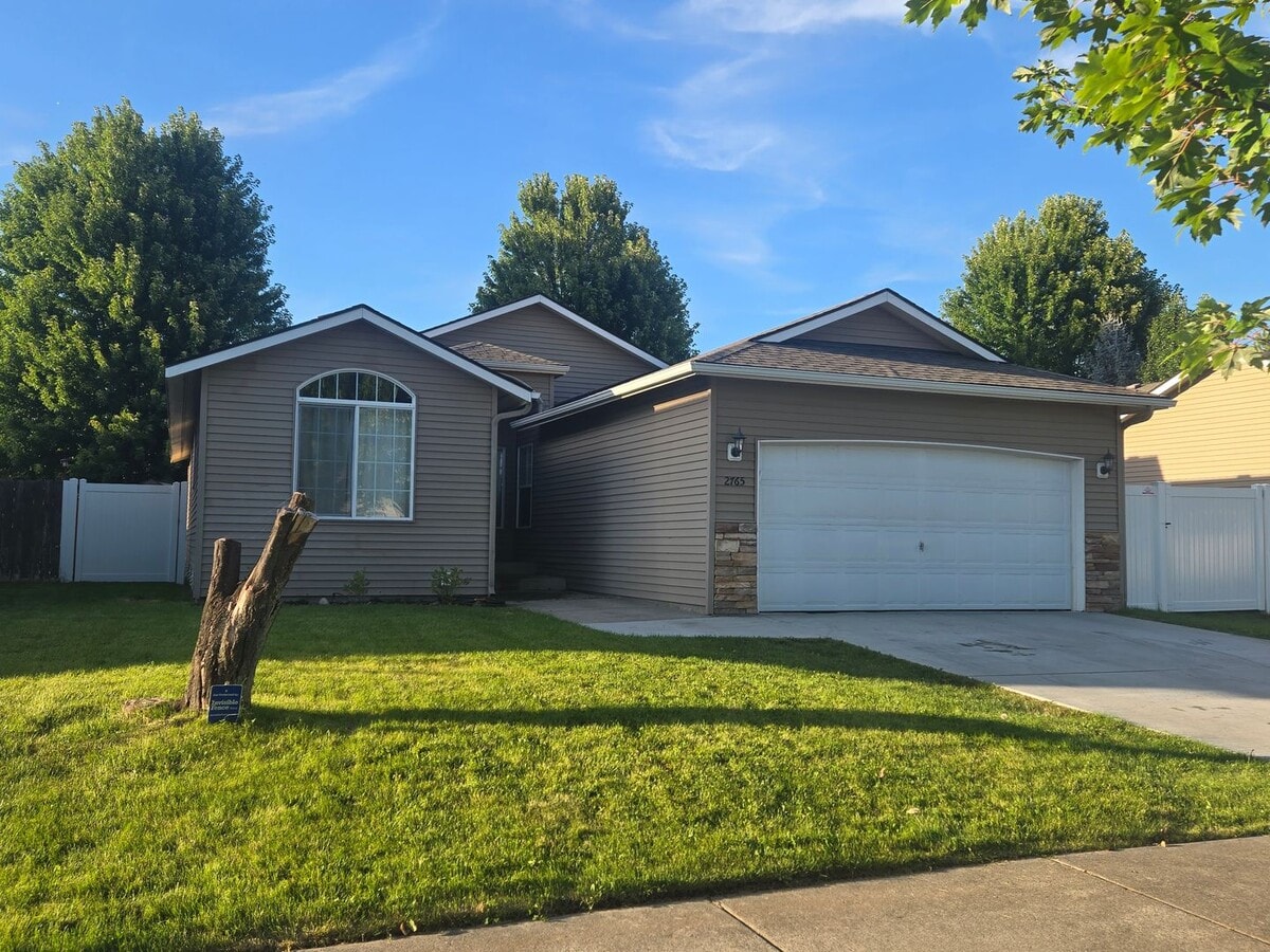 For Rent: 3 Bed, 2 Bath Home with Garage i... - For Rent: 3 Bed, 2 Bath Home with Garage i...
