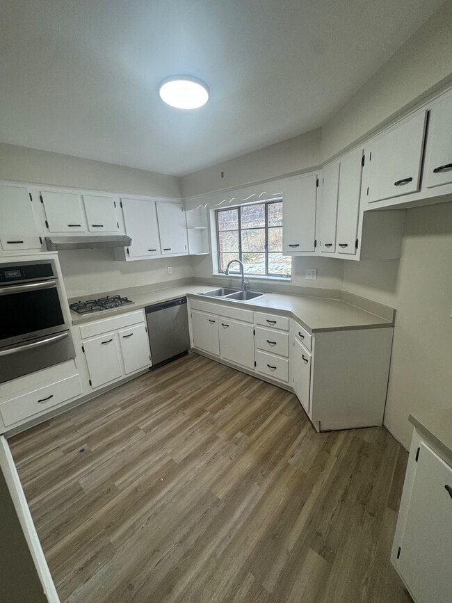 Photo - 545 Stokes Ave