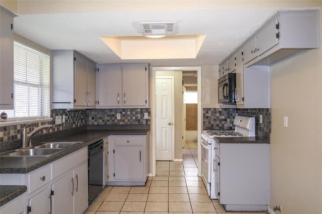 Photo - 308 Golden Oaks Dr