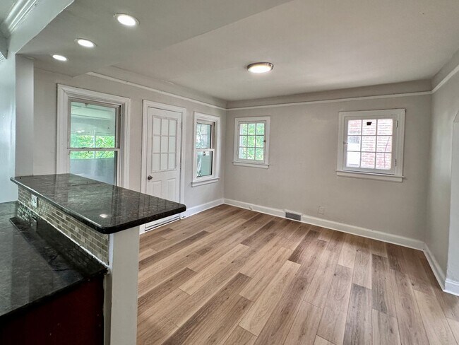 Photo - LARGE WESTSIDE FULLY REHABBED HOME - 3 be...