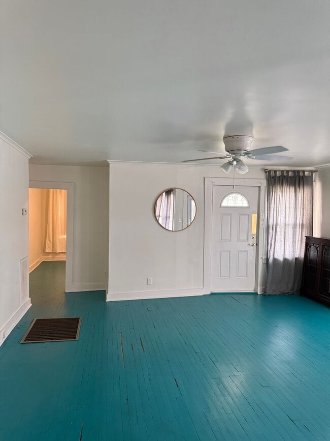 Photo - Charming 2 bedroom 1 bath home on large corner lot in desirable part of Springfield