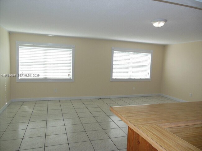 Photo - 1350 W 53rd St Unit 8