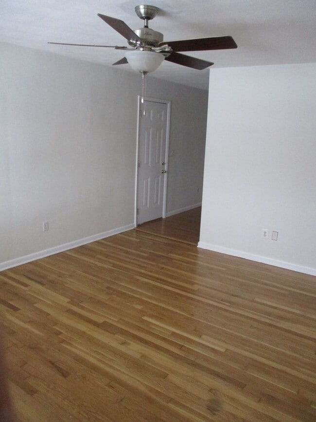 Photo - 3 Bedroom/1.5 Bath Brick Ranch In Miamisburg