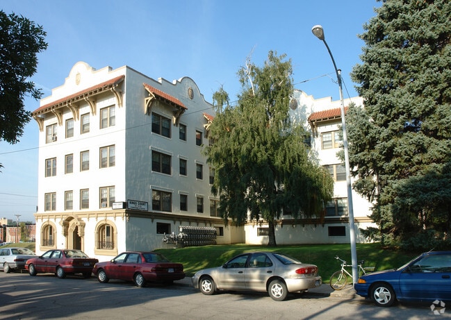 La Morada - La Morada Apartments