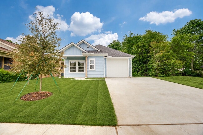 Photo - "Charming 3-Bed Home with Granite Elegance on East Pecan Street, Sherman, TX!"