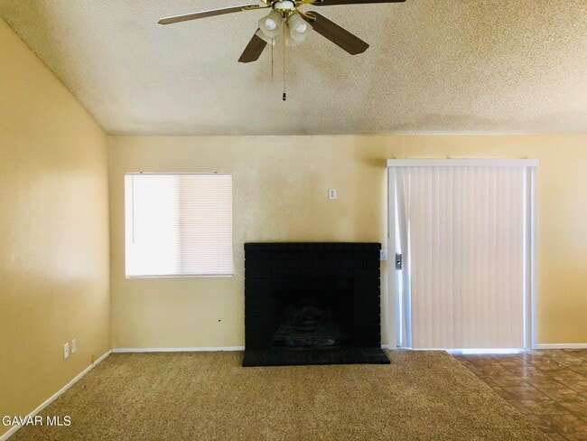 Photo - 511 E Ivesbrook St