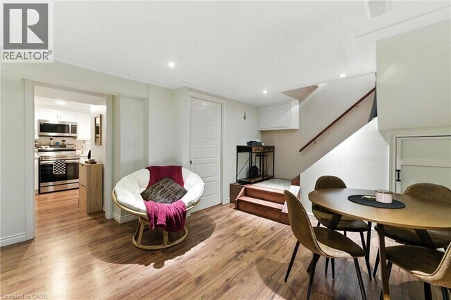 Photo - 90 Toby Crescent