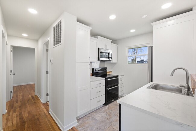 Photo - 389 Thompson St