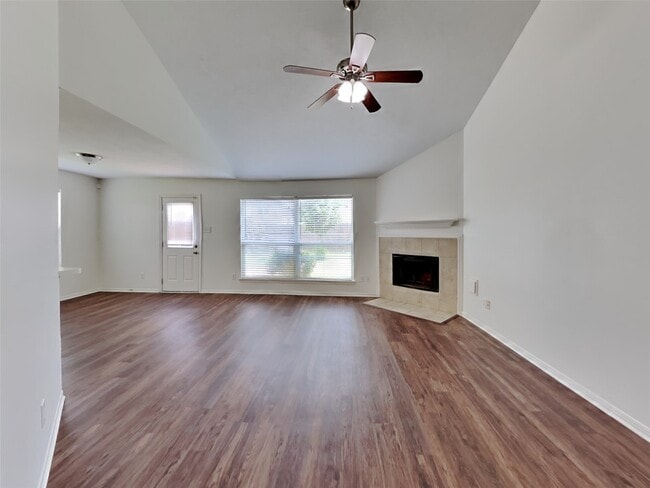 Photo - 2114 English Green Way