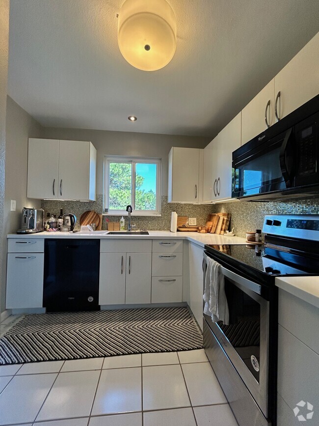 Building Photo - 2973 Mesa Rd Unit C Rental