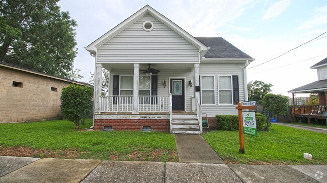 Building Photo - 1013 Pine St Rental