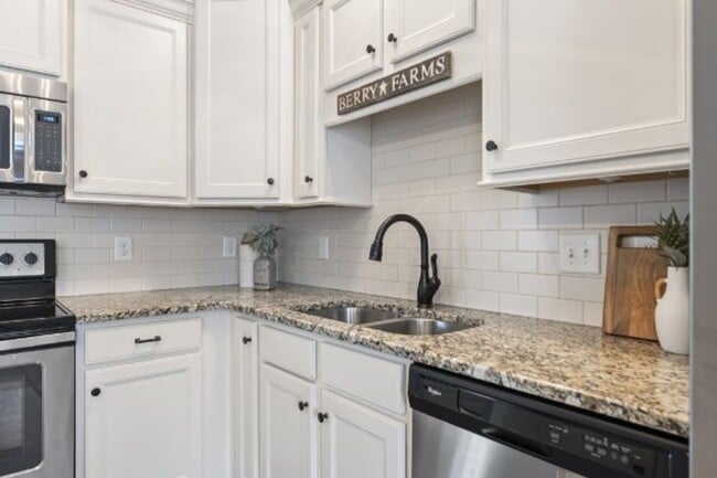 Photo - Beautiful Townhouse in Berry Farms!
