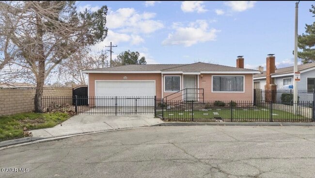 Building Photo - 1858 Park Cir Dr