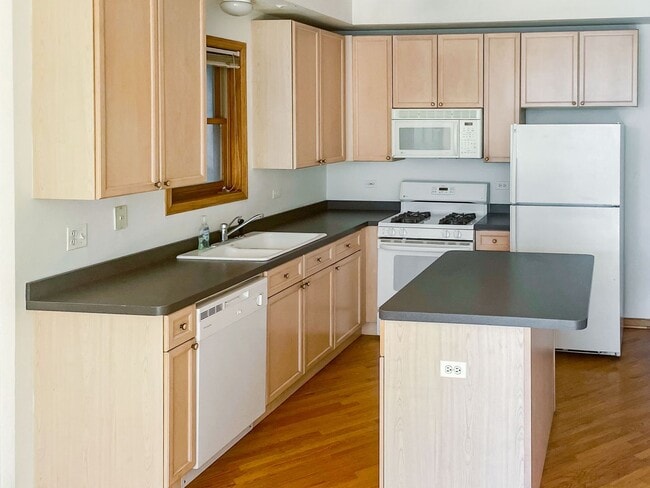 Photo - 2714 N Wayne Ave Unidad 2D