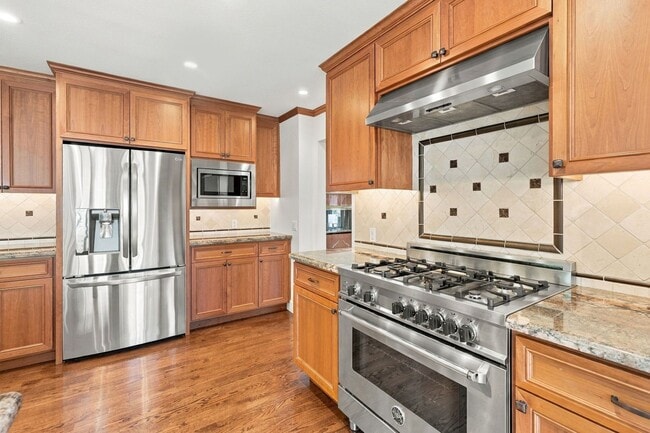 25 Biscayne Ct