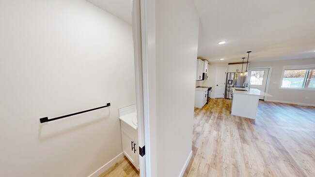 Photo - 9528-9598 98 Ave