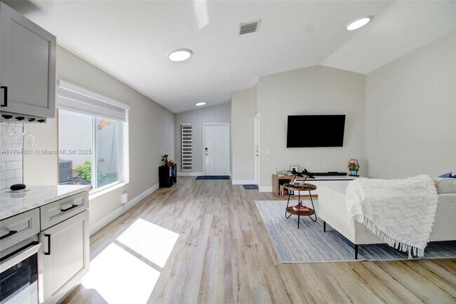 Photo - 1025 Bamboo Ln House