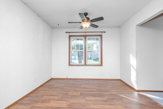 Photo - 507 4th St NW