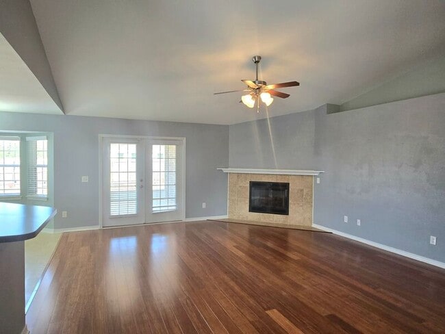 Photo - 4799 Spears St