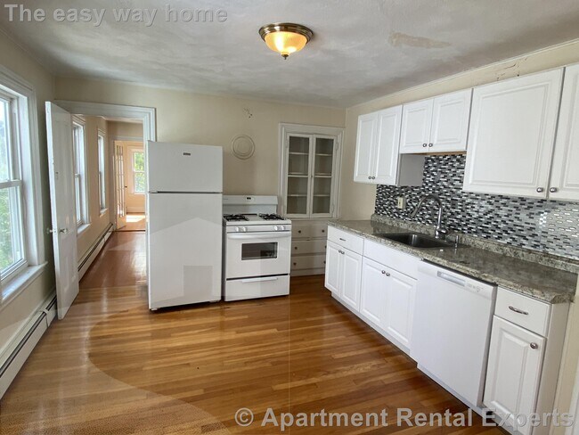 Photo - 112 Thorndike St Unidad #2