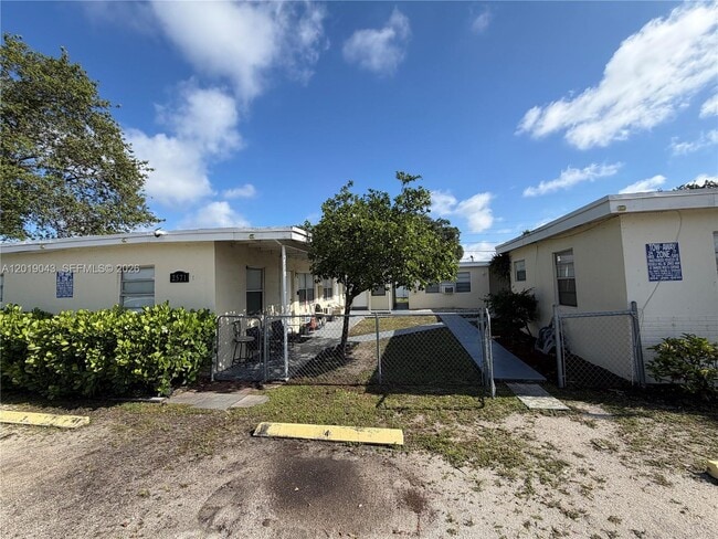 Photo - 2571 NW 13th Ct Unit 3