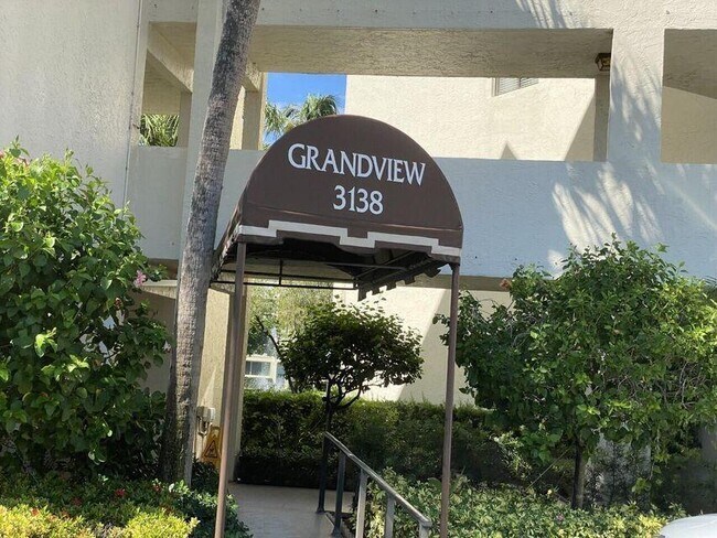 3138 Via Poinciana Unit 102
