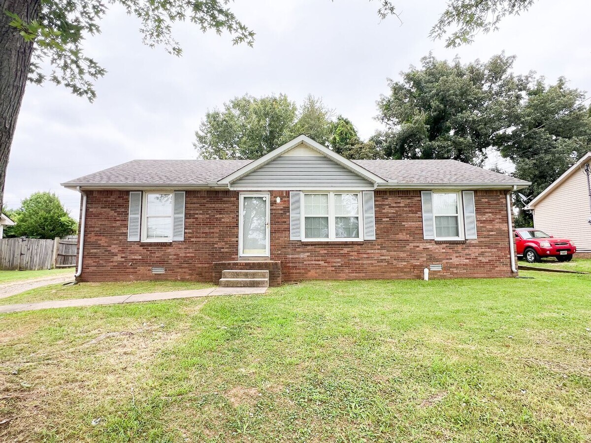 3 Bedroom 2 Bathroom Home! - 3 Bedroom 2 Bathroom Home!